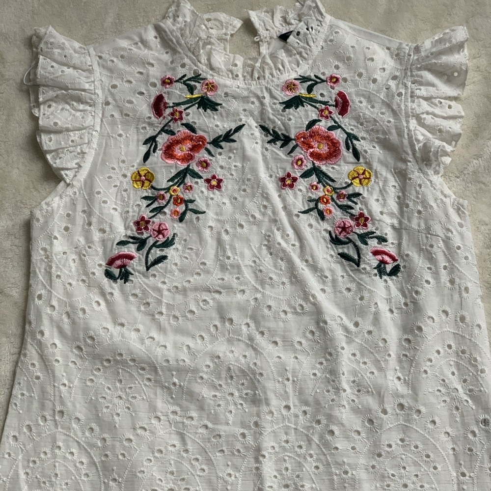 Women’s Lace Embroidered top